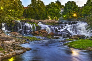 Reedy River Falls agua y naturaleza fluvial